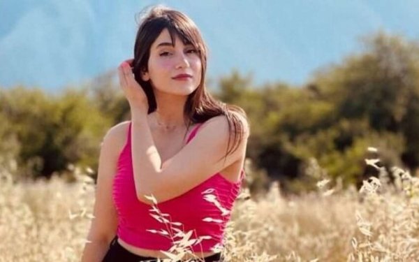 İranda gənc müğənniyə şallaq cəzası verildi