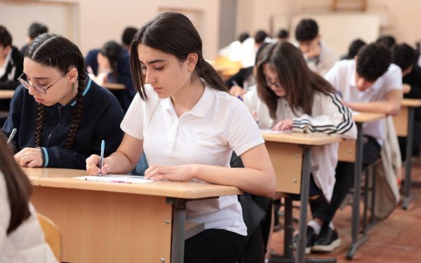Attestat qiyməti 5 olan 32 şagird - Qəbulda 100-dən az bal toplayıb