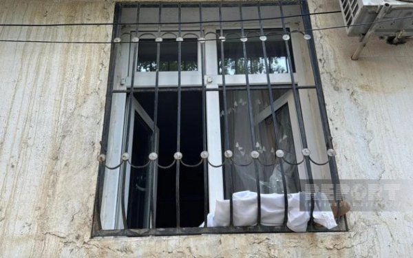 Sumqayıtda yaşayış binasında PARTLAYIŞ OLUB - FOTO