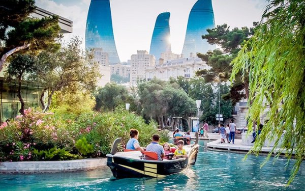 Azərbaycanda turizm sektoru geriləyir - İnsanlar niyə istirahət üçün xaricə gedir?