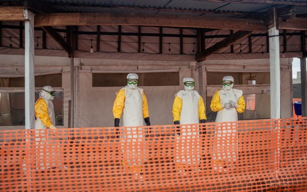 Konqoda Ebola həyəcanı: 300 yoluxmuş şəxs itkin düşüb