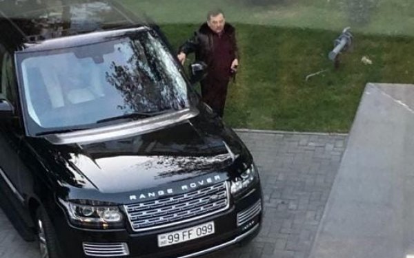 "10 ilə yaxındır maşına minmirəm ki, vətəndaşlar mənə rahat yaxınlaşsın" - Qazaxın icra başçısı