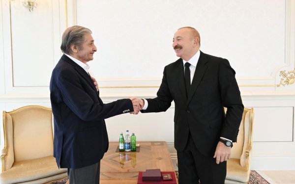 İlham Əliyev Fərhad Xəlilova “İstiqlal” ordenini təqdim etdi - FOTOLAR