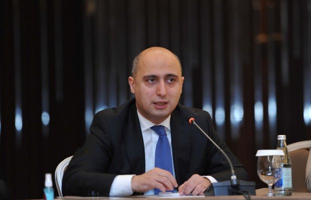 "Müəllim" və "ibtidai" sözlərini yaza bilməyənlər uşaqlarımıza dərs deyib" - Nazir