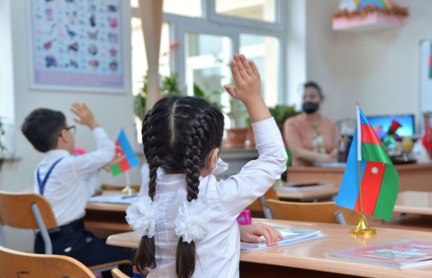 Yeni dərs ili ailələrə neçəyə başa gələcək? - Qiymətlər 15% artıb