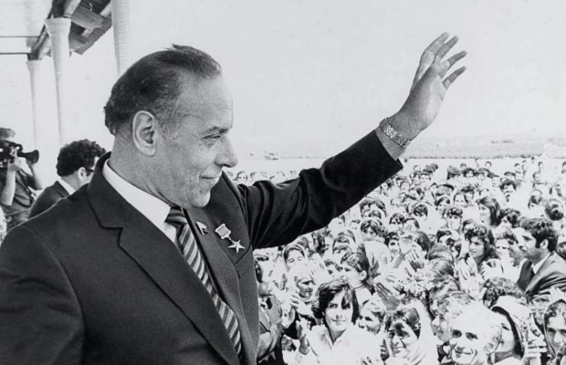 3 oktyabr 1993: “Bu tarix Azərbaycan dövlətçiliyində dönüş nöqtəsi oldu”