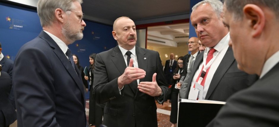 İlham Əliyevin Tiranada Çexiyanın Baş naziri ilə görüşü olub