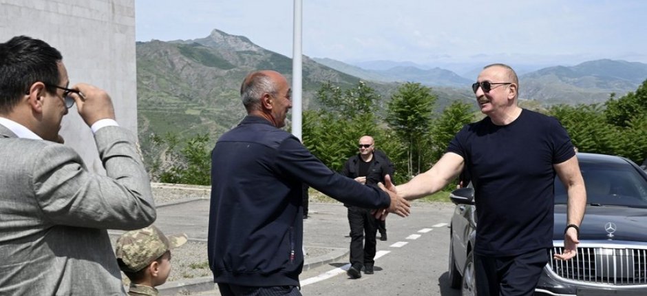 Prezident İlham Əliyev Laçın şəhərində sakinlərlə görüşdü - FOTOLAR