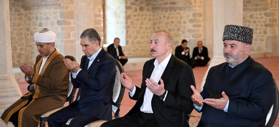 Prezidentlər Şuşada Yuxarı Gövhər Ağa məscidində - FOTOLAR