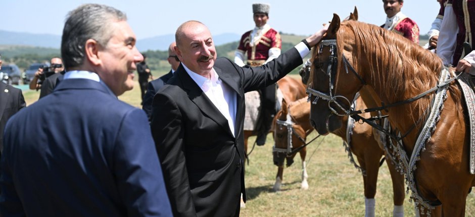 Qurbanqulu Berdiməhəmmədova “Dostluq” adlı Qarabağ atı hədiyyə edildi - FOTOLAR