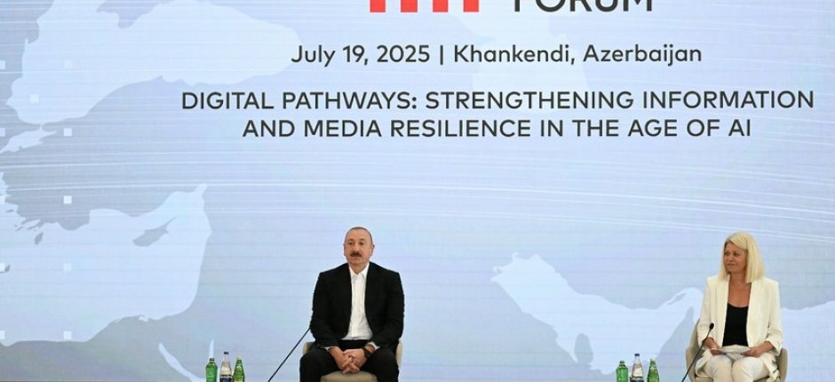 İlham Əliyev Forum iştirakçıları ilə görüşür - Canlı yayım