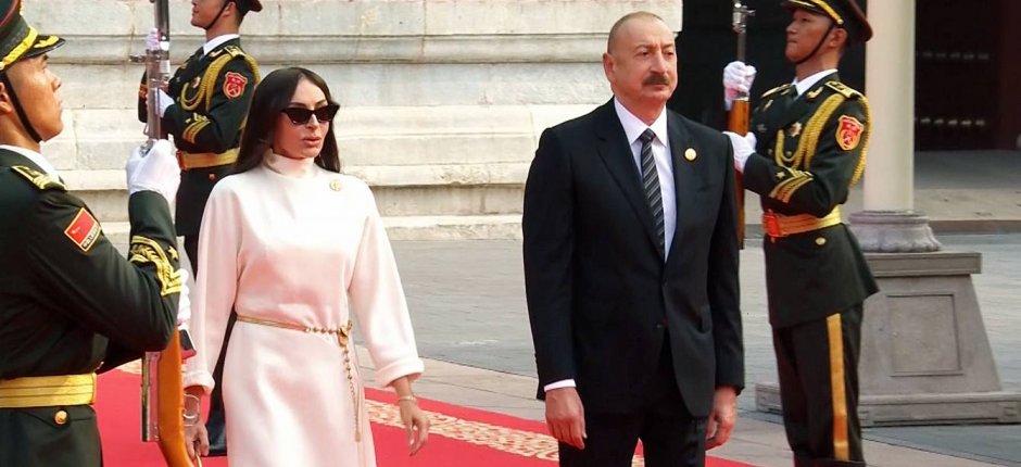 Prezidentlə xanımının paraddan maraqlı - FOTOLARI