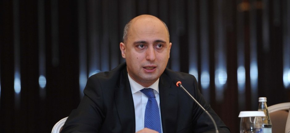 “Müəllim şagirdə şeiri əzbərlətməklə onu bazara hazırlamır”