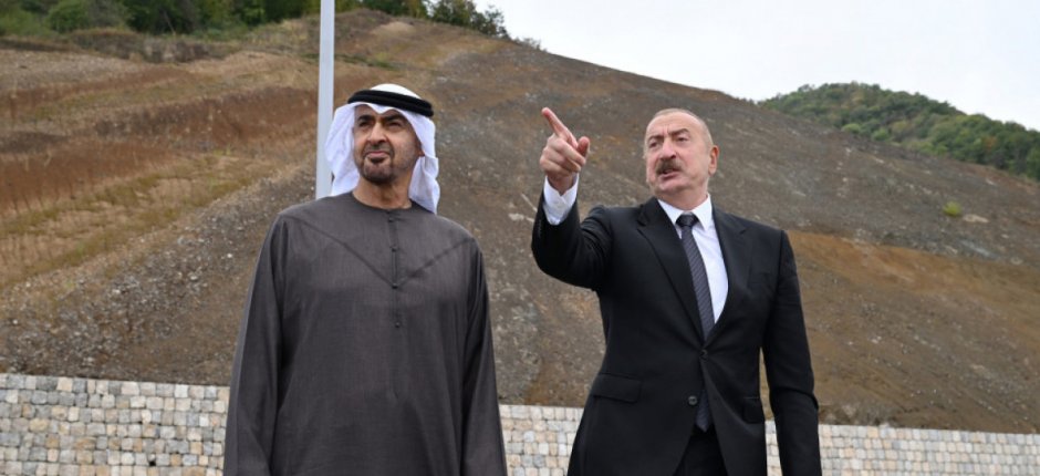 Azərbaycan və BƏƏ prezidentləri Şuşanın Daşaltı kəndinin fonunda şəkil çəkdiriblər - FOTOLAR