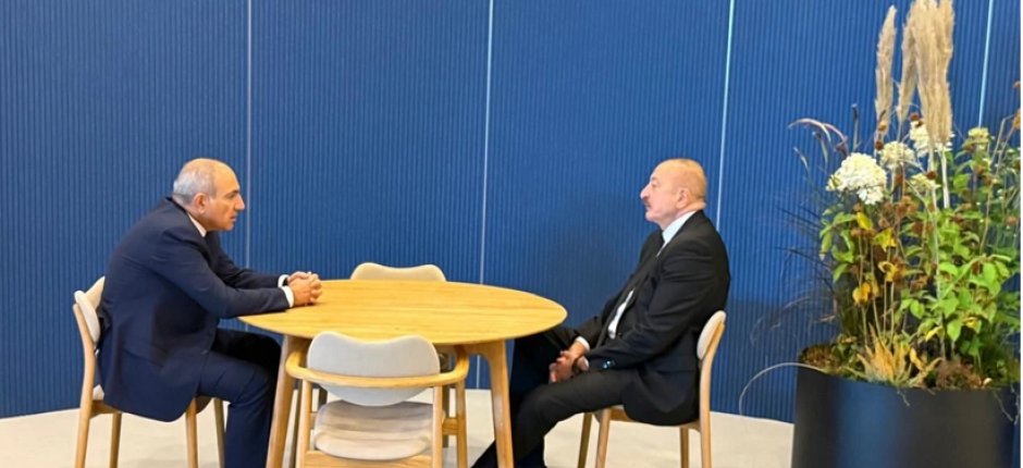 İlham Əliyev Kopenhagendə Nikol Paşinyanla görüşüb