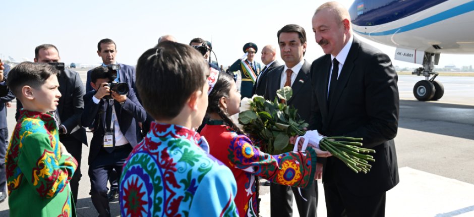 Prezident Tacikistanda səfərdədir - FOTOLAR