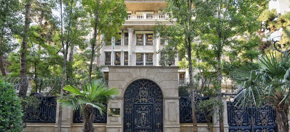 Azərbaycan İrandan diplomatik heyətini çıxarır