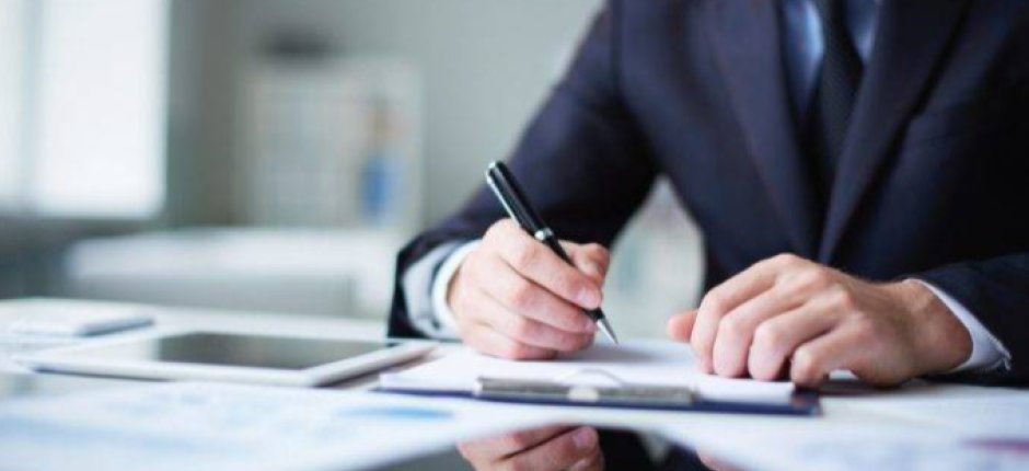 Dövlət qulluğunda köklü dəyişiklik: mükafat sisteminin ləğvi nəyi dəyişəcək?