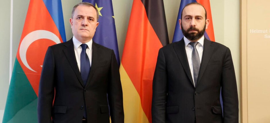 Ceyhun Bayramov və Ararat Mirzoyan arasında telefon danışığı olub