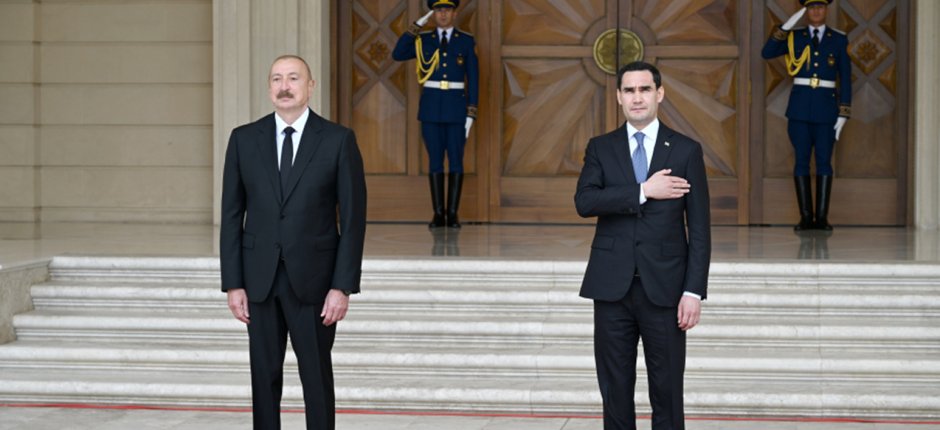 Prezident həmkarını qarşıladı