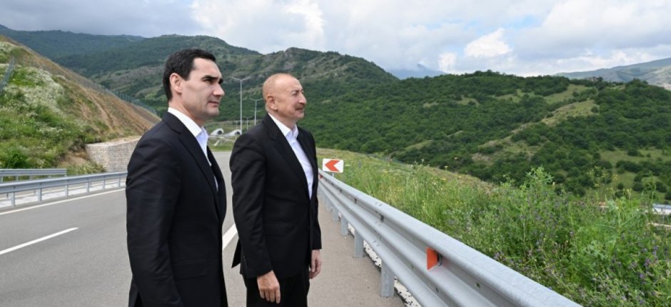 Azərbaycan və Türkmənistan prezidentləri Daşaltı kəndinin fonunda şəkil çəkdirdilər - FOTOLAR