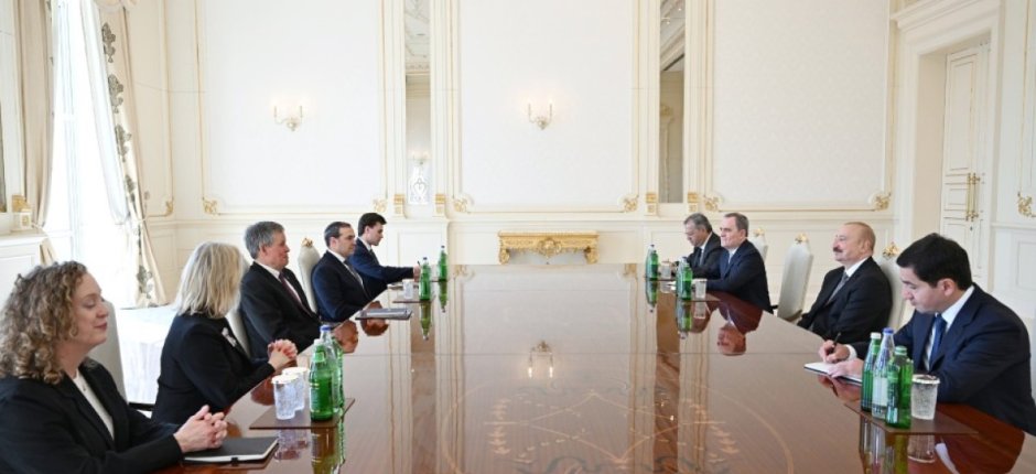 İlham Əliyev ABŞ Senatının Xarici Əlaqələr Komitəsinin üzvünü qəbul etdi - FOTO