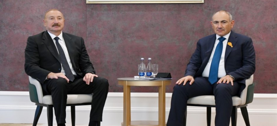 İlham Əliyevlə Nikol Paşinyan arasında görüş keçirilir - FOTOLAR