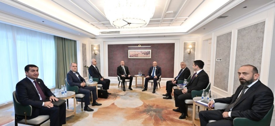 İlham Əliyev və Paşinyanın görüşündə bu mövzular müzakirə edilib