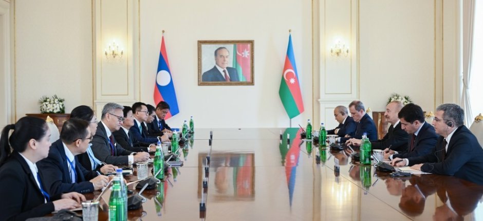 İlham Əliyevin Laos Prezidenti ilə geniş tərkibdə görüşü olub - FOTOLAR
