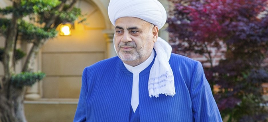 Allahşükür Paşazadə: Vahid məktəbli forması məsələsində hicab qadağası yoxdur