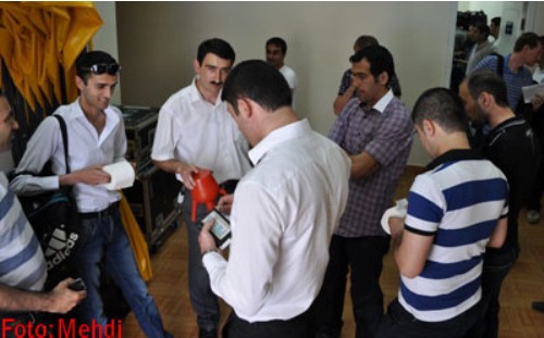 Jurnalistlər Berti Foqtsa "Aftafa Kubok" və tualet kağızı hədiyyə etdilər - FOTOLAR
