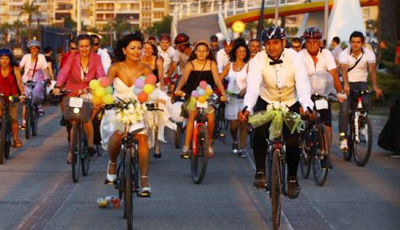 Gəlinlə bəy nikah idarəsinə velosipedlə getdi