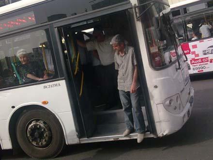 Avtobus sürücülərinin narazılığı böyüyür