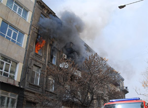 Bakıda 16 mərtəbəli binada yanğın oldu