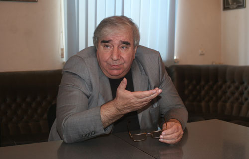 Ramiz Rövşən: "Arzum budur ki, mənə xalq şairi adı verilməsin" (MÜSAHİBƏ)