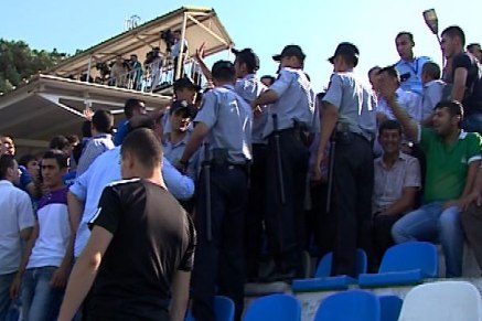 "Qarabağ" - "Xəzər-Lənkəran" oyununda azarkeşlər arasında dava (VİDEO)