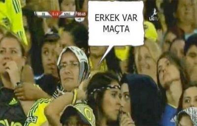 "Fənərbaxça"nın matçında qadın geyimində kişi azarkeş