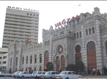 Dəmiryol vağzalını sökürlər