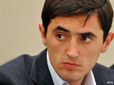 Keçmiş tələbə rektoru məhkəməyə verir