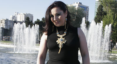 Aybəniz Haşımova: "Yalandır, gənc müğənnilər bu pulu müğənniliklə, oxumaqla qazanmırlar" (MÜSAHİBƏ)