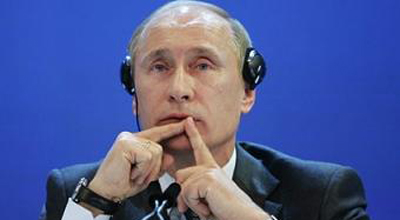 Putin xalqı təhqir etdi:“Elə bildim onların sinəsindən asılan prezervativdir”