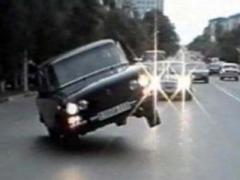 Bakıda yol polisi ölümdən belə qurtuldu (VİDEO)