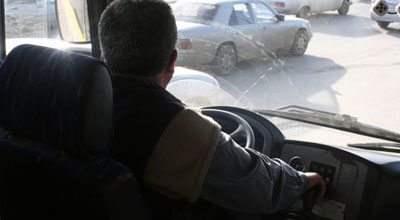 Bakıda 16 yaşlı avtobus sürücüsü sərnişinlərə dəhşət dolu anlar yaşatdı
