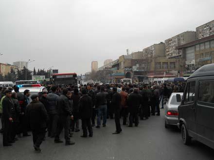 Bakıda taksi sürücülərinin etirazı davam edir