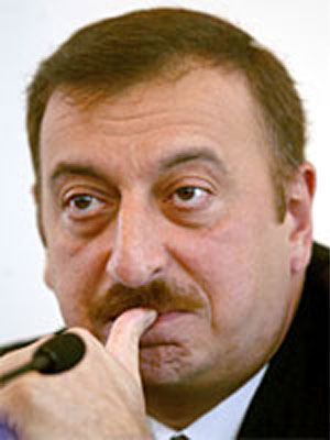 İlham Əliyev Rauf Denktaşın ölümü ilə bağlı başsağlığı verib