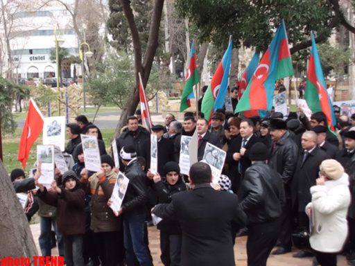 Fransa səfirliyi qarşısında etiraz aksiyası keçirilib - FOTOLAR