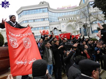 Polis İctimai Palatanın aksiyasını dağıtdı - FOTOLAR