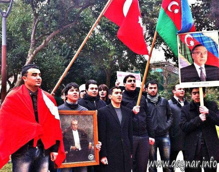 Gənclər Fransaya qarşı aksiya keçirdilər - FOTOLAR