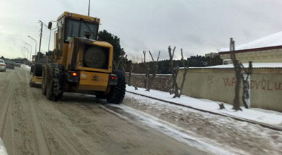 Bakı yollarının qardan təmizlənməsinə 150 texnika cəlb olundu