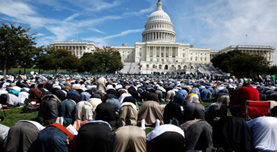 Müsəlmanlar Ağ evin önündə namaz qıldı - FOTO